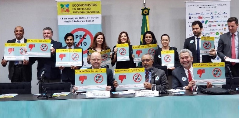 Na Câmara dos Deputados, Profª Erika Aragão participa de Encontro em Defesa da Previdência Social (14/05/2019)