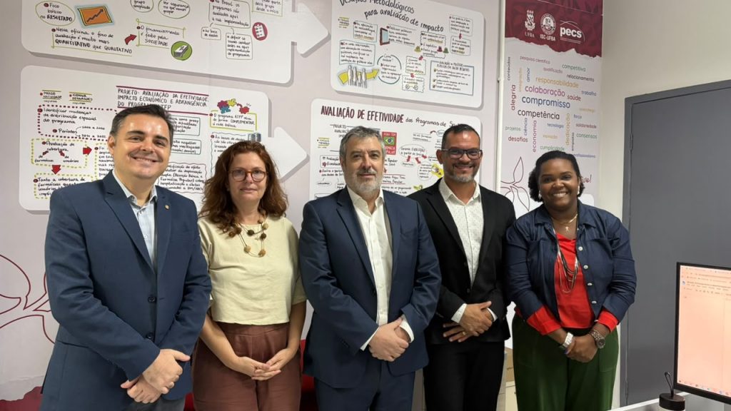 PECS recebe equipe da OPAS/OMS para reunião estratégica